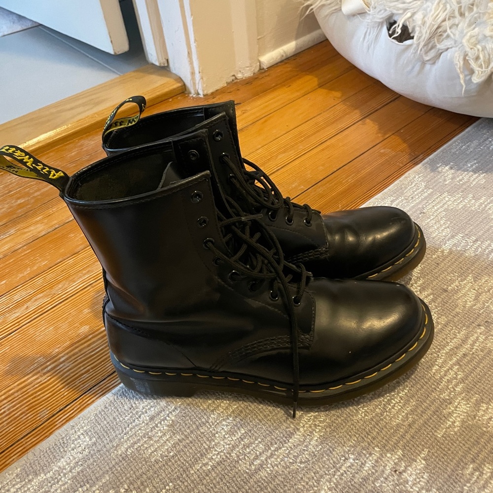 Black classic Doc Martens size 10 like new